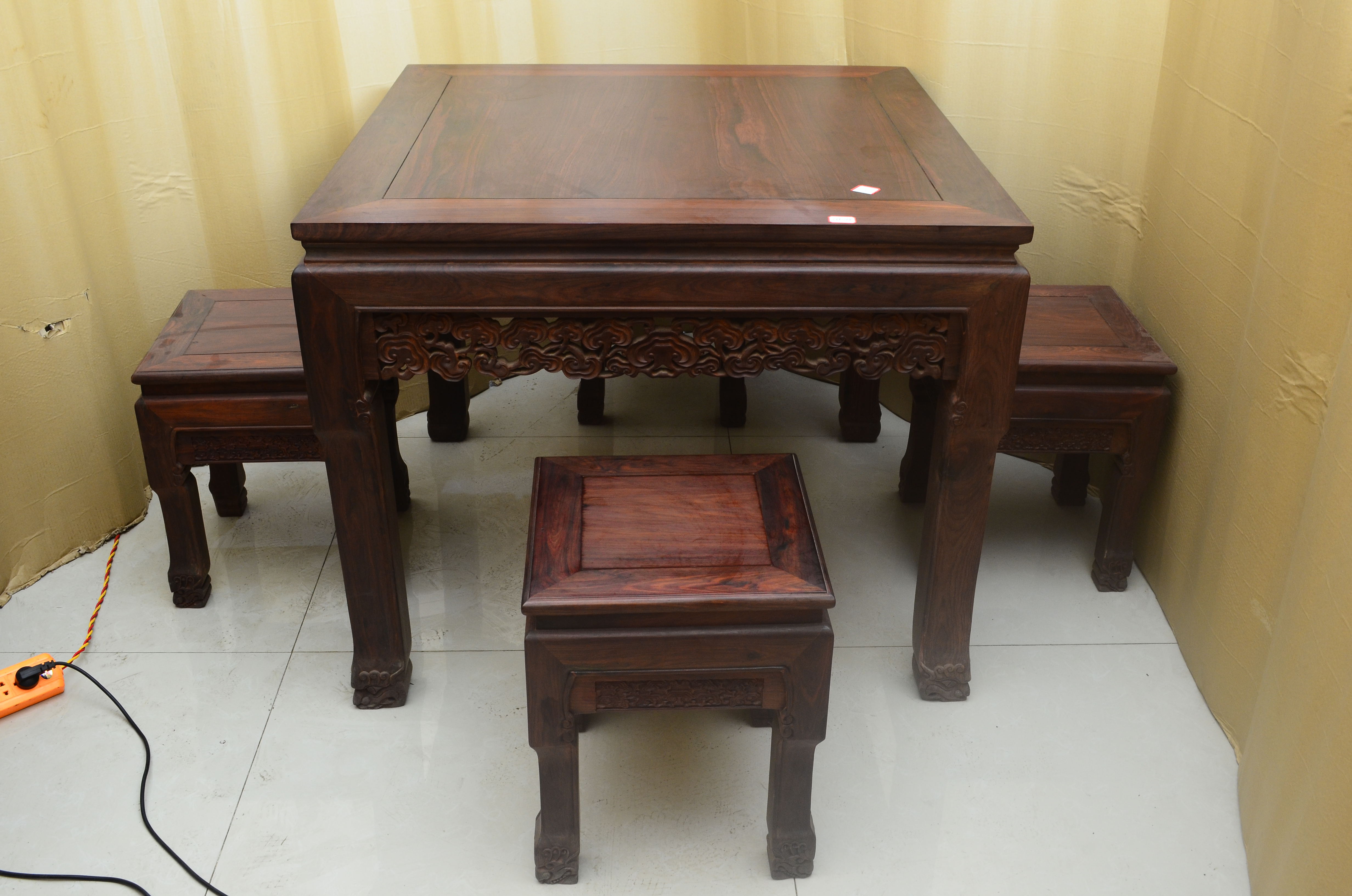 交趾黄檀四方桌.jpg